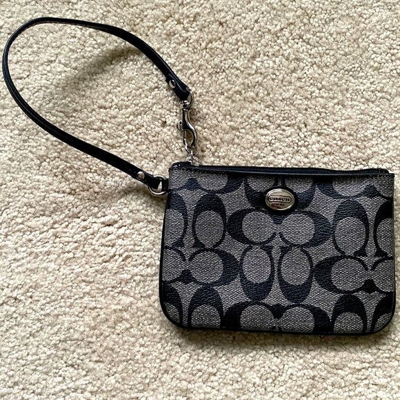 Coach Handbags - Coach Wristlet